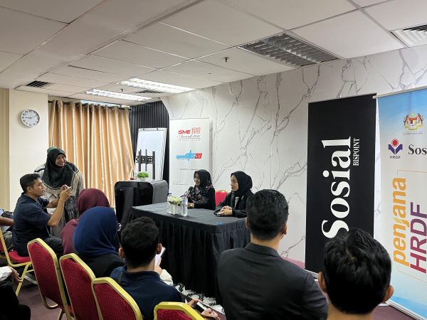 Dosen Fakultas Syariah Prodi Manajemen Bisnis Syariah Institut Al Maarif Way Kanan, Winda Anggraini, ME, baru-baru ini melaksanakan presentasi hasil penelitian di Fakultas Sains Sosial dan Kemanusiaan Universitas Kebangsaan Malaysia (UKM).